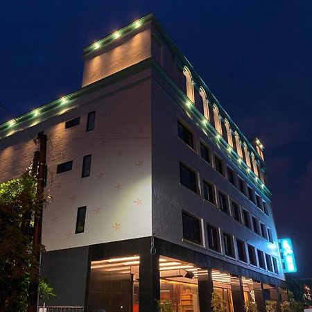 Weifeng Boutique Business Hotel - Zhanqian Branch Pingtung Luaran gambar