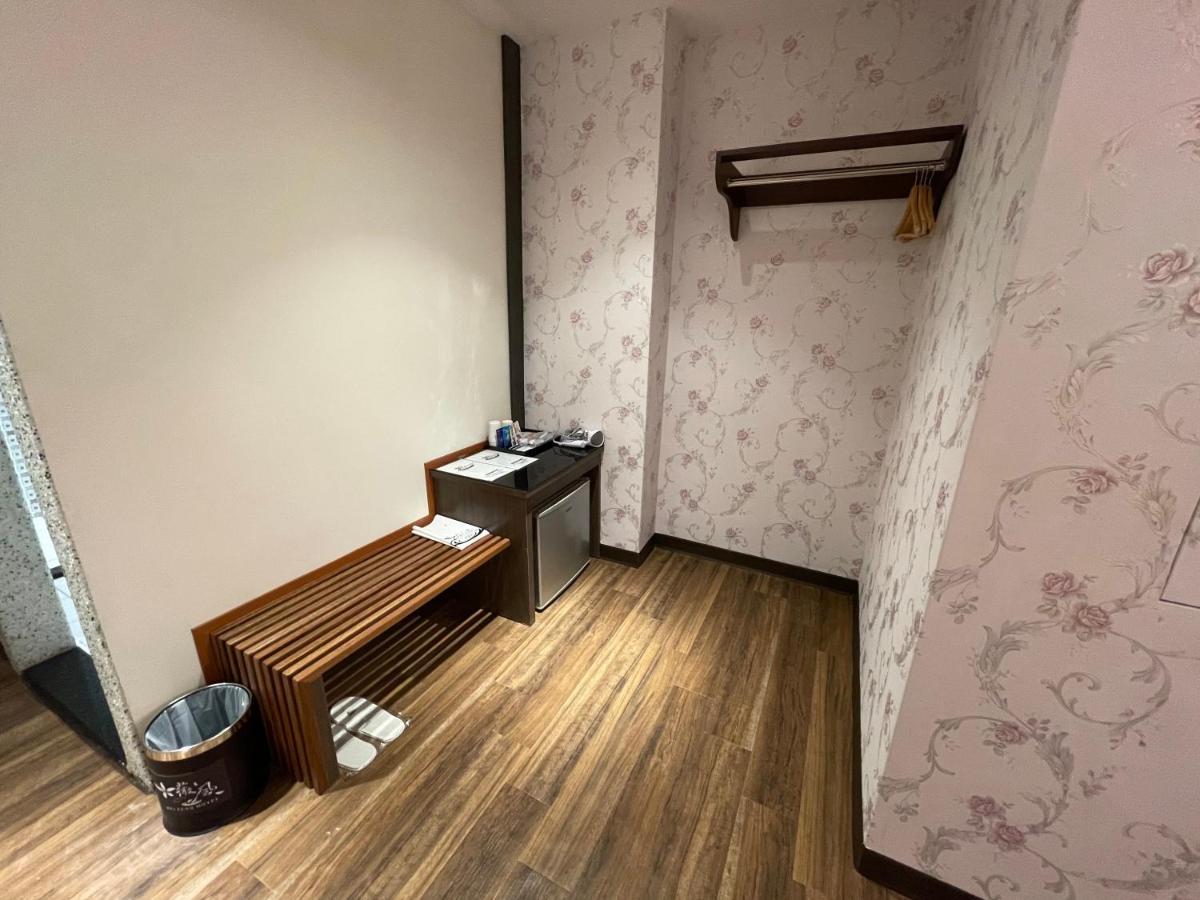 Weifeng Boutique Business Hotel - Zhanqian Branch Pingtung Luaran gambar