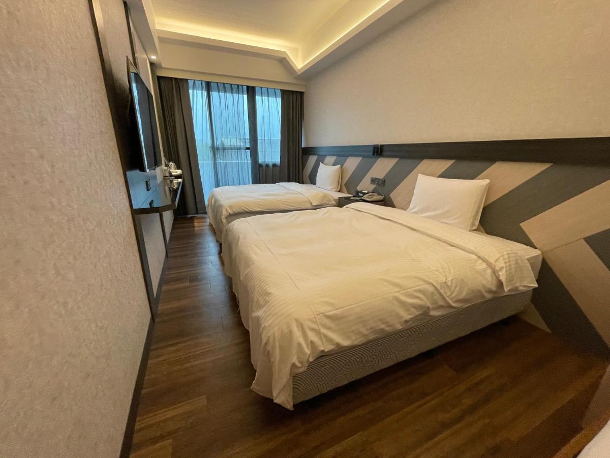 Weifeng Boutique Business Hotel - Zhanqian Branch Pingtung Luaran gambar