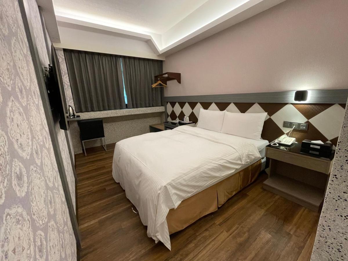 Weifeng Boutique Business Hotel - Zhanqian Branch Pingtung Luaran gambar