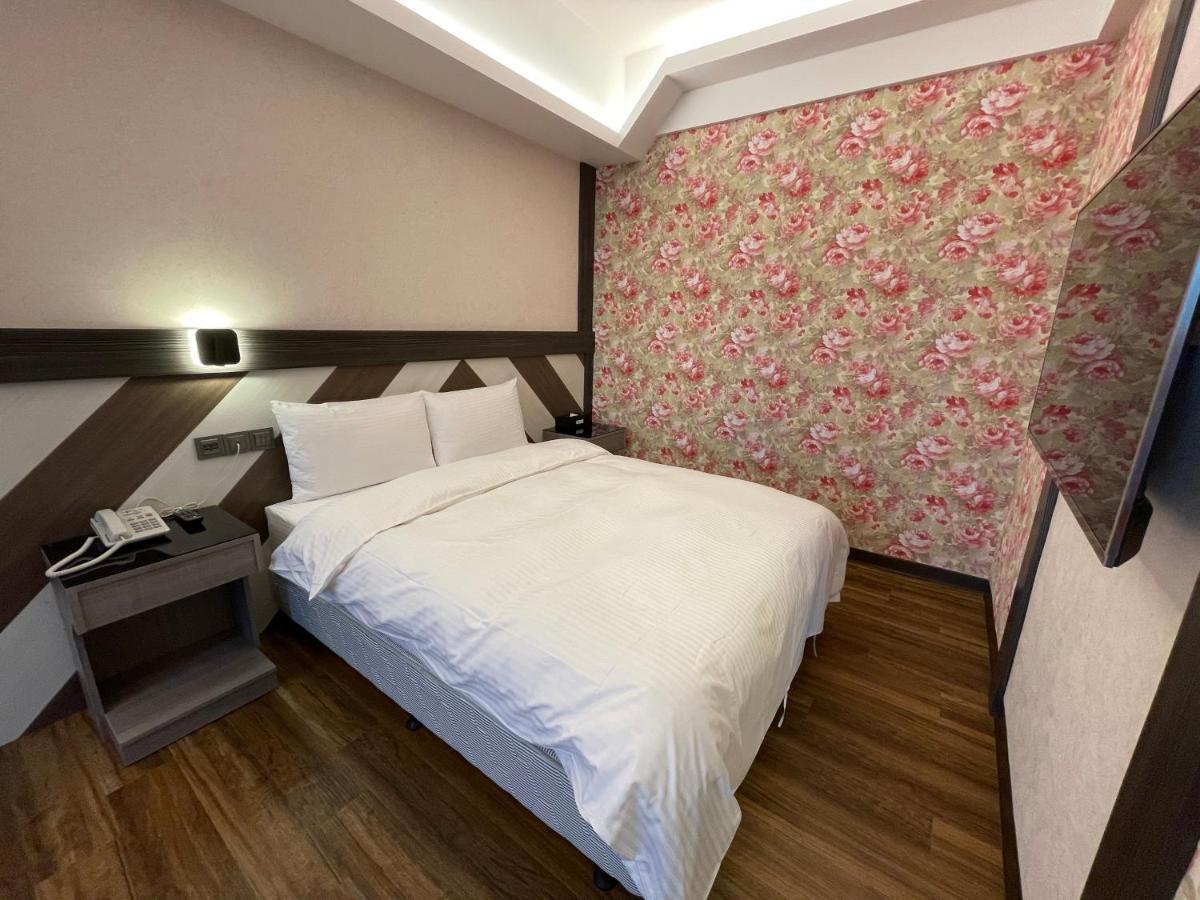 Weifeng Boutique Business Hotel - Zhanqian Branch Pingtung Luaran gambar