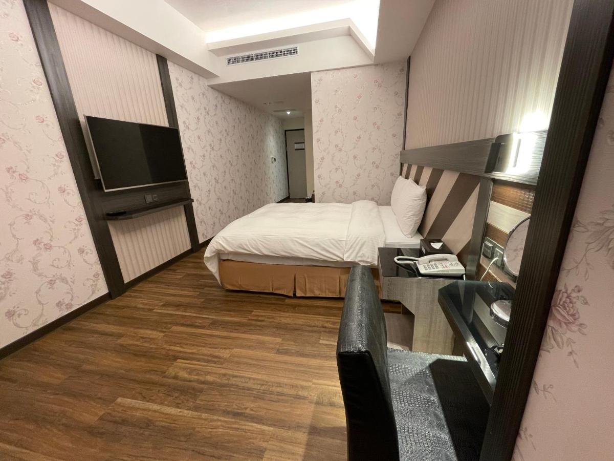 Weifeng Boutique Business Hotel - Zhanqian Branch Pingtung Luaran gambar