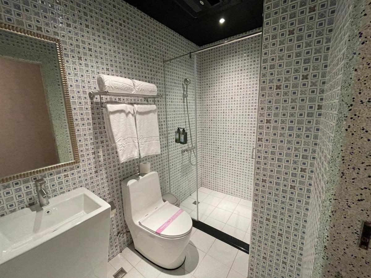 Weifeng Boutique Business Hotel - Zhanqian Branch Pingtung Luaran gambar