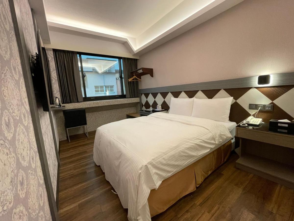 Weifeng Boutique Business Hotel - Zhanqian Branch Pingtung Luaran gambar