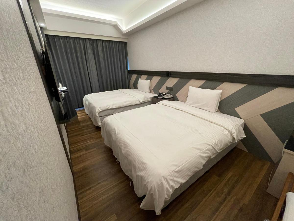 Weifeng Boutique Business Hotel - Zhanqian Branch Pingtung Luaran gambar