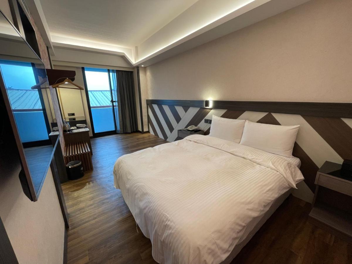 Weifeng Boutique Business Hotel - Zhanqian Branch Pingtung Luaran gambar