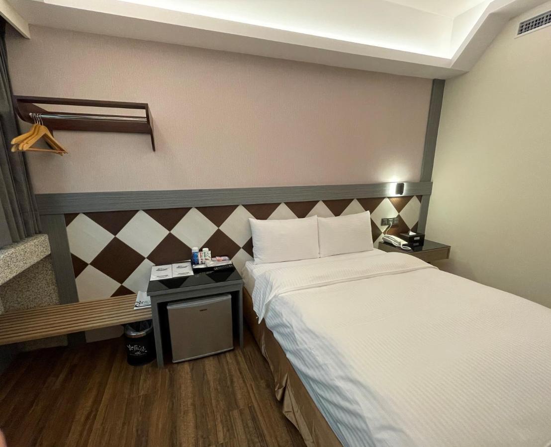 Weifeng Boutique Business Hotel - Zhanqian Branch Pingtung Luaran gambar