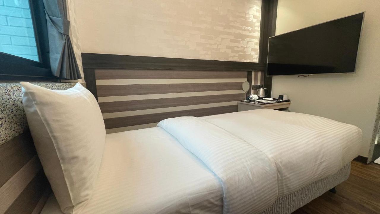 Weifeng Boutique Business Hotel - Zhanqian Branch Pingtung Luaran gambar
